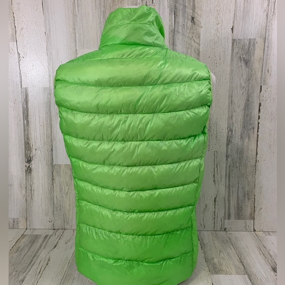 Ultra lightweight women’s puffer vest. Bought in France. Size T4 France, MED US. - Picture 4 of 8
